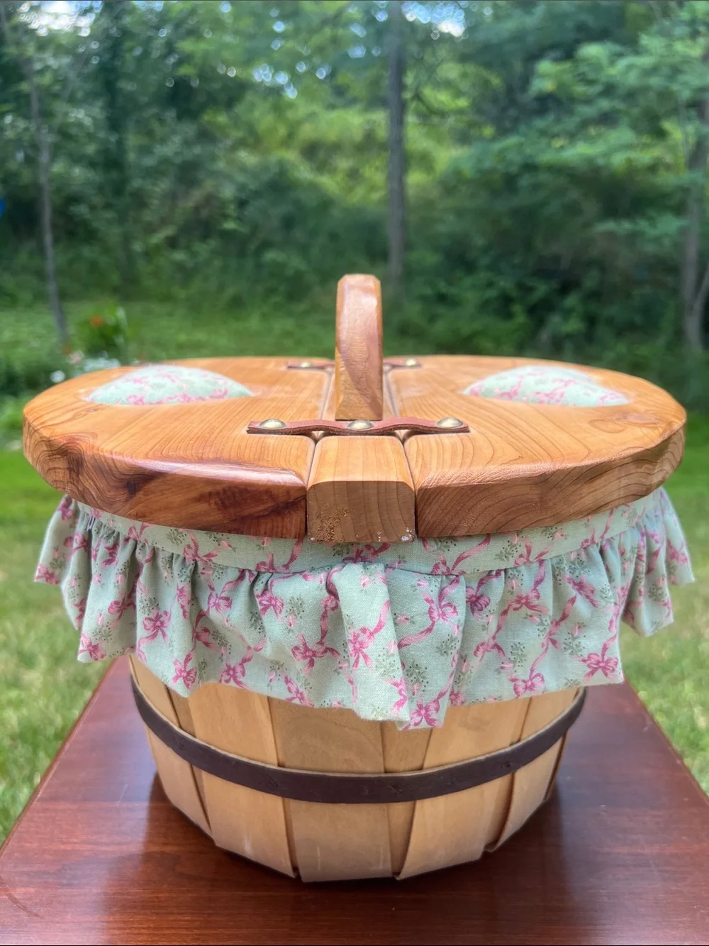 VTG Pink Bow Fabric Ruffle Edge Lined Wooden Sewing Basket / Knitting Storage